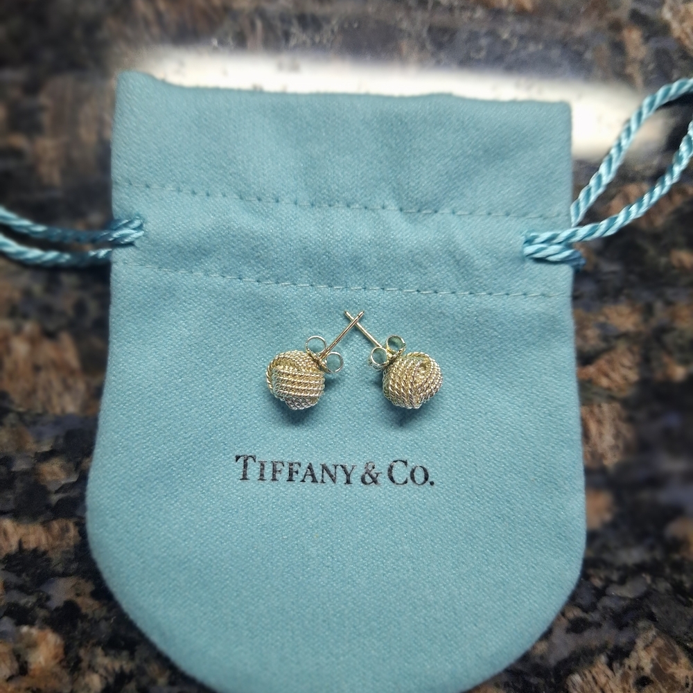 Mothets Day alert! Tiffany knot earrings